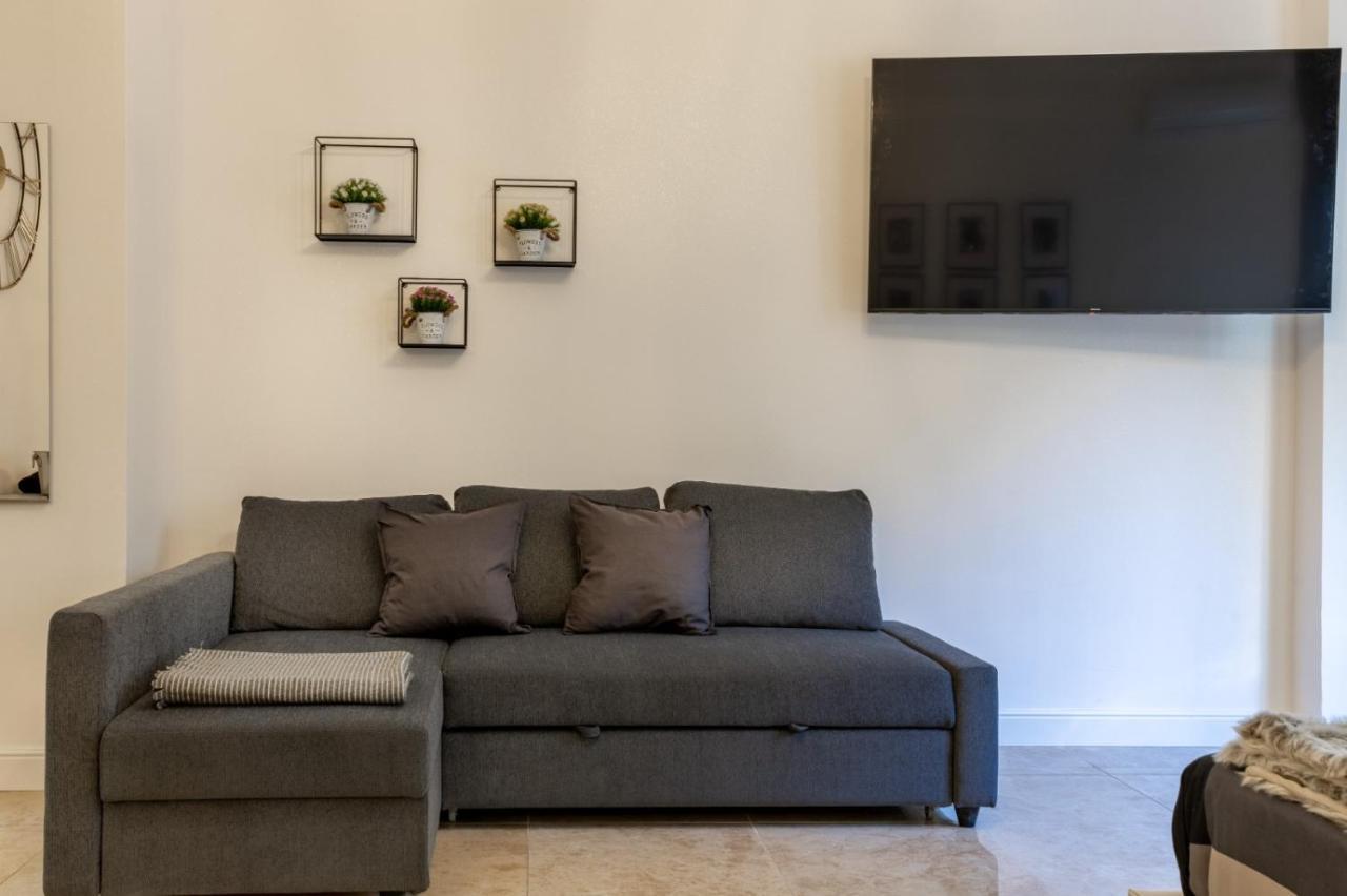 San Babila - Luxury Milanese Apartment — Photos 3